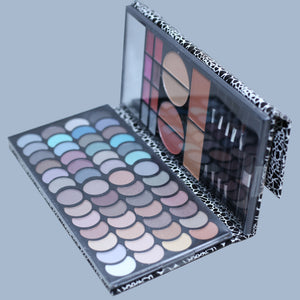WILD SAFARI MEGA WALLET MAKEUP KIT